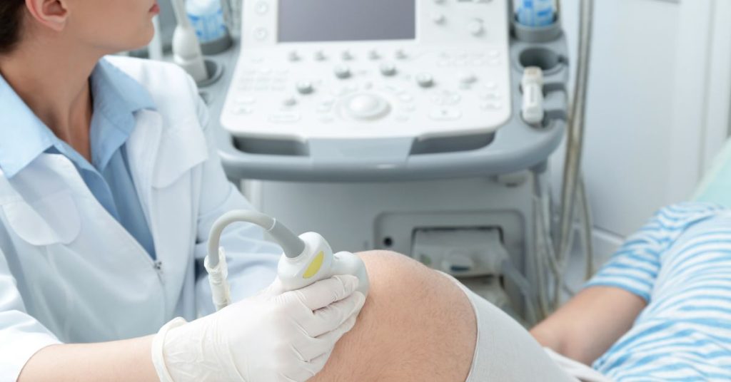 Ultrasound knee scan being performed in Southampton clinic for knee pain diagnosis