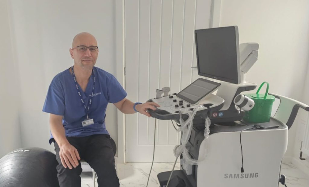 Specialist MSK Physiotherapist performing an ultrasound-guided knee injection at Physio Soton clinic in Southampton